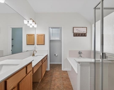 10008 Hanover Drive - Photo Thumbnail 17