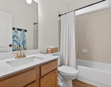 10008 Hanover Drive - Photo Thumbnail 15