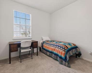 10008 Hanover Drive - Photo Thumbnail 13