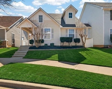 10008 Hanover Drive - Photo Thumbnail 2