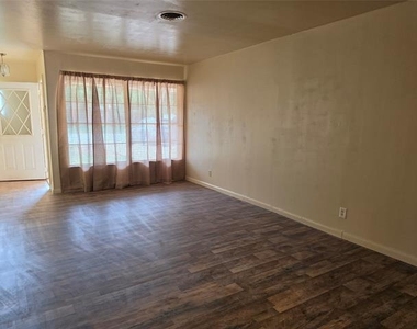 1685 N Willis Street - Photo Thumbnail 1