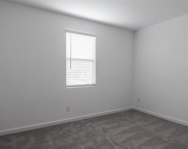 528 Brook View Drive - Photo Thumbnail 11