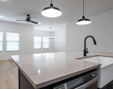 528 Brook View Drive - Photo Thumbnail 4