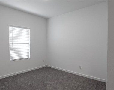 528 Brook View Drive - Photo Thumbnail 10