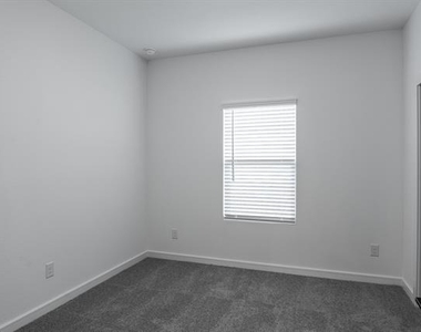 528 Brook View Drive - Photo Thumbnail 12