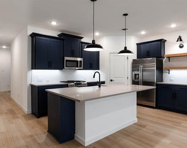 528 Brook View Drive - Photo Thumbnail 3
