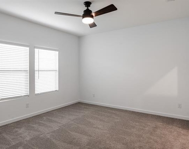 528 Brook View Drive - Photo Thumbnail 9