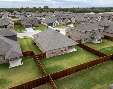 528 Brook View Drive - Photo Thumbnail 17