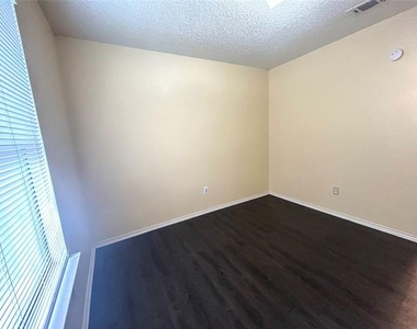 2303 Lido Lane - Photo Thumbnail 11
