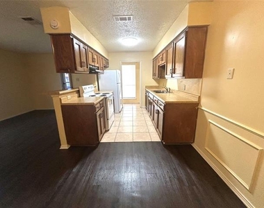 2303 Lido Lane - Photo Thumbnail 9