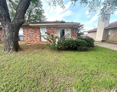2303 Lido Lane - Photo Thumbnail 1