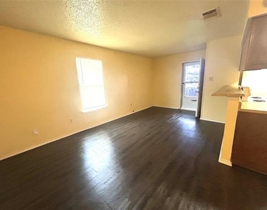 2303 Lido Lane - Photo Thumbnail 5