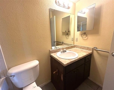 2303 Lido Lane - Photo Thumbnail 16