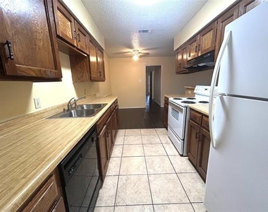 2303 Lido Lane - Photo Thumbnail 8