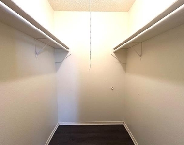 2303 Lido Lane - Photo Thumbnail 13