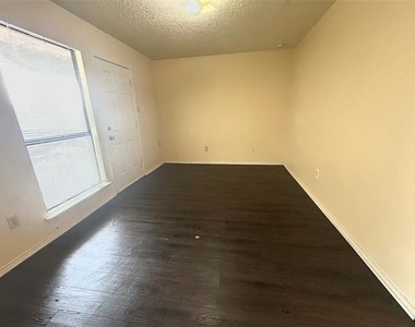2303 Lido Lane - Photo Thumbnail 10