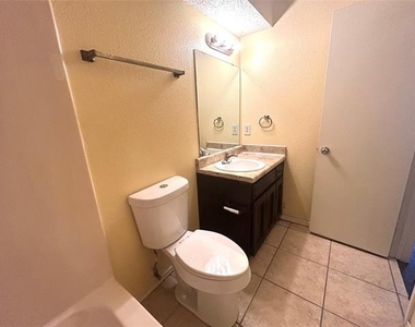 2303 Lido Lane - Photo Thumbnail 20