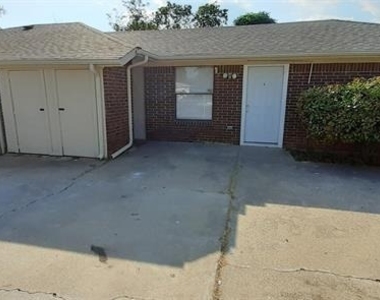 2801 19th Street - Photo Thumbnail 3