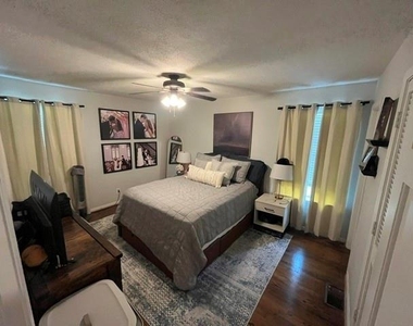 2140 Springhill Drive - Photo Thumbnail 9