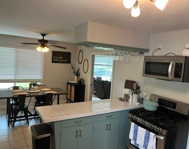 2140 Springhill Drive - Photo Thumbnail 4