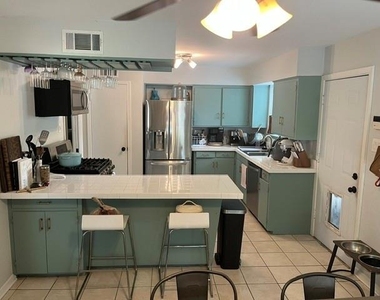 2140 Springhill Drive - Photo Thumbnail 5