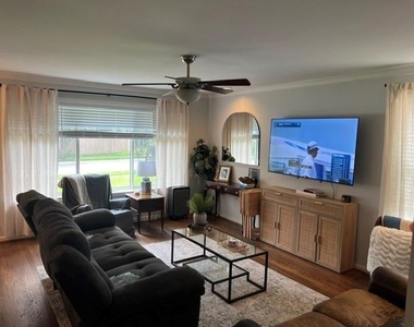 2140 Springhill Drive - Photo Thumbnail 2