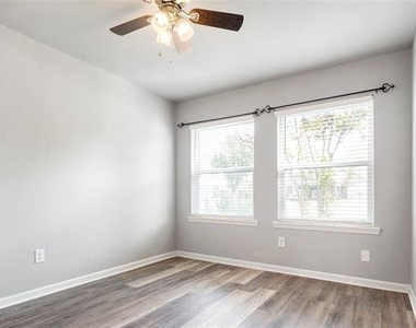 208 Wilshire Drive - Photo Thumbnail 12