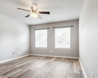 208 Wilshire Drive - Photo Thumbnail 10
