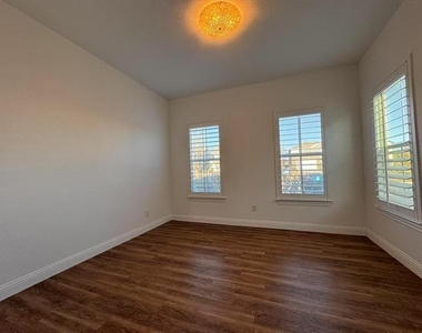 3909 Dubois Drive - Photo Thumbnail 10