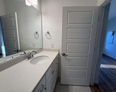 3909 Dubois Drive - Photo Thumbnail 14