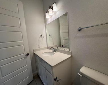 3909 Dubois Drive - Photo Thumbnail 12