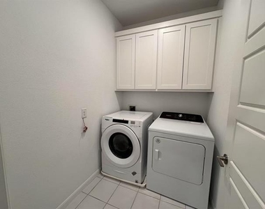 3909 Dubois Drive - Photo Thumbnail 24