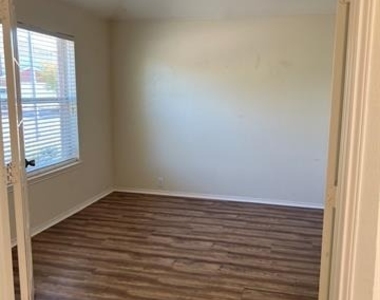 2305 Pheasant Run - Photo Thumbnail 3