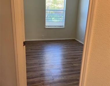 2305 Pheasant Run - Photo Thumbnail 10
