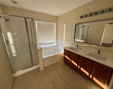 2305 Pheasant Run - Photo Thumbnail 5