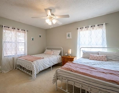 408 Heritage Trail - Photo Thumbnail 12