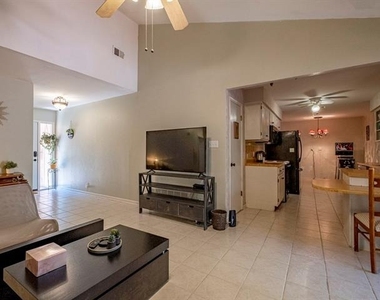 408 Heritage Trail - Photo Thumbnail 4
