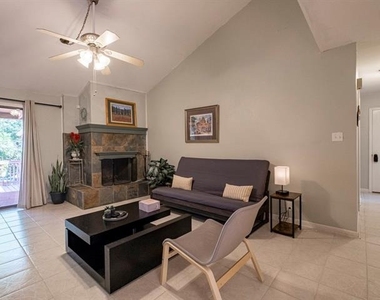 408 Heritage Trail - Photo Thumbnail 2