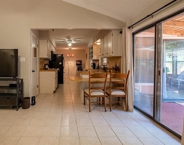 408 Heritage Trail - Photo Thumbnail 5
