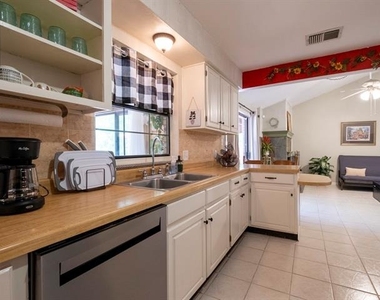 408 Heritage Trail - Photo Thumbnail 7