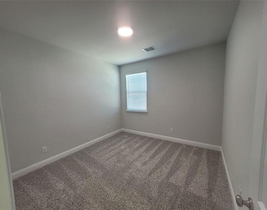 2302 Doe Branch Lane - Photo Thumbnail 8