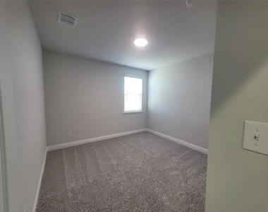2302 Doe Branch Lane - Photo Thumbnail 7