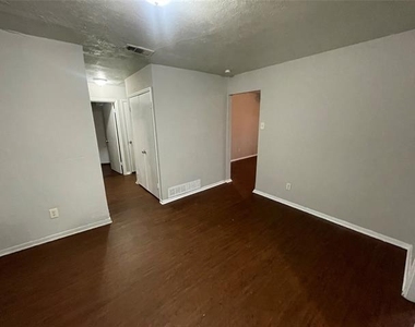 501 Rosewood Hills Drive - Photo Thumbnail 3