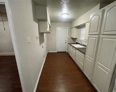501 Rosewood Hills Drive - Photo Thumbnail 6
