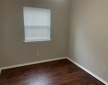 501 Rosewood Hills Drive - Photo Thumbnail 15
