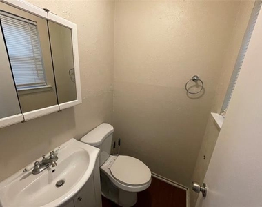501 Rosewood Hills Drive - Photo Thumbnail 14