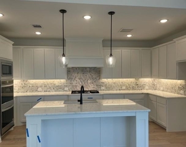 2099 Roquette Drive - Photo Thumbnail 10