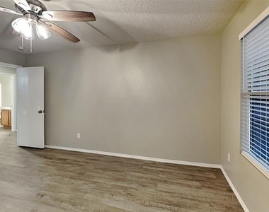 8133 Montecito Drive - Photo Thumbnail 11