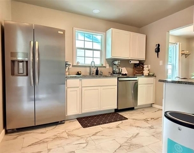 1009 Denton Street - Photo Thumbnail 14