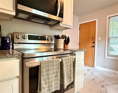 1009 Denton Street - Photo Thumbnail 12